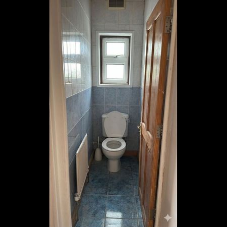 Studio Flat, North Circular Road, NW2 - Photo 3