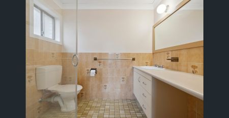 One bedroom flat with utilities & lawn mowing included - Photo 5