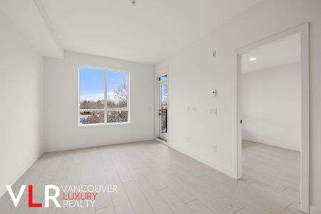 Condo in Surrey, BC - Photo 3