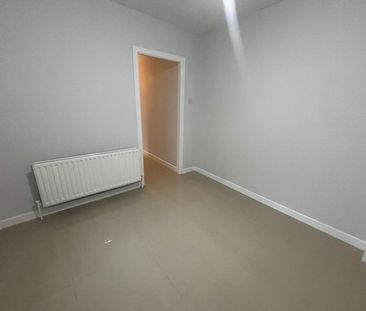 3 Bed Semi-detached House - Photo 4