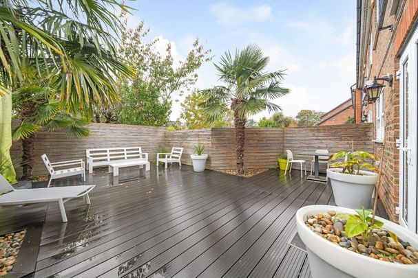 3 bedroom end of terrace house to rent - Photo 1