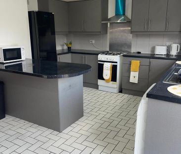 1 bedroom in a house share to rent - Photo 6