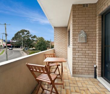 Bright 2 Bedroom Unit with LUG in a Convenient Location - Photo 3