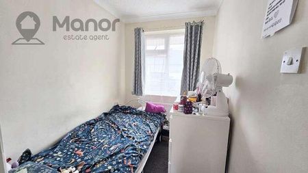 Plantagenet Place, Broomfield Road, Chadwell Heath, RM6 - Photo 5