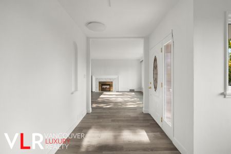 House in West Vancouver, BC - Photo 3