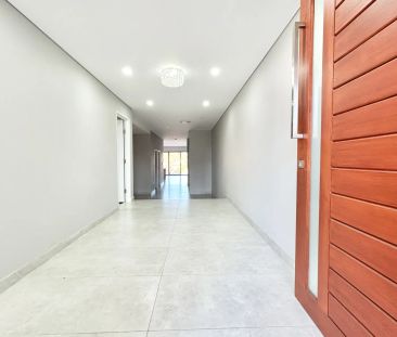 Contemporary design duplex promises ease of living - Photo 2