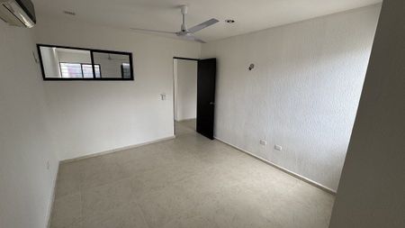 Casa de una planta en renta en Los Héroes - Photo 3