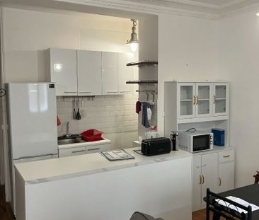 COMMERCE - 2p meublé 51 m² rue Quinault - Photo 4