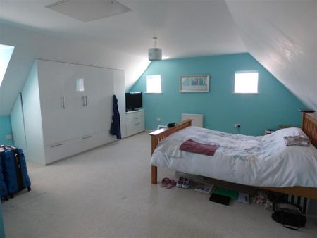 5 bedroom detached house to rent - Photo 3