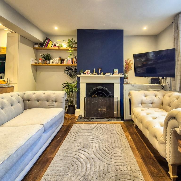 2 bedroom end of terrace house to rent - Photo 1