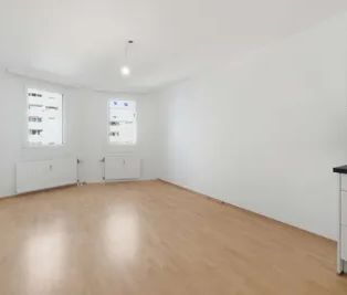 Helle 2-Zimmer-Wohnung mit Loggia & hochwertiger Tischlerküche in ruhiger Innenhoflage - Foto 3