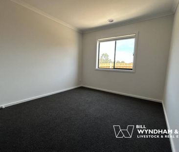 Spacious Family Living with Multiple Living Areas - Photo 5