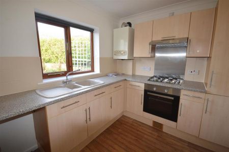 2 bedroom semi-detached bungalow to rent - Photo 2