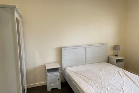 Fully Furnished 2-Bedroom Apartment in Prime CBD Location - Photo 2