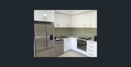 Beautifully Presented 2-Bed, 2-Bath Property walking distance to Rockingham beach!! - Photo 4