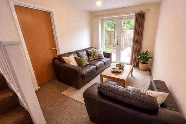 4 bedroom terraced house to rent - Photo 1