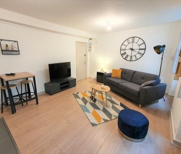 - PAU - CENTRE VILLE - Studio de 22,5 m2 environ - MEUBLE - - Photo 2