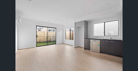 32 Greyhound Drive, Wyndham Vale - Photo 2