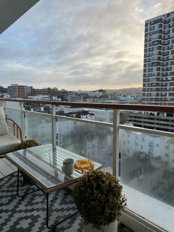 2 Bed Flat, Sussex Heights, BN1 - Photo 3
