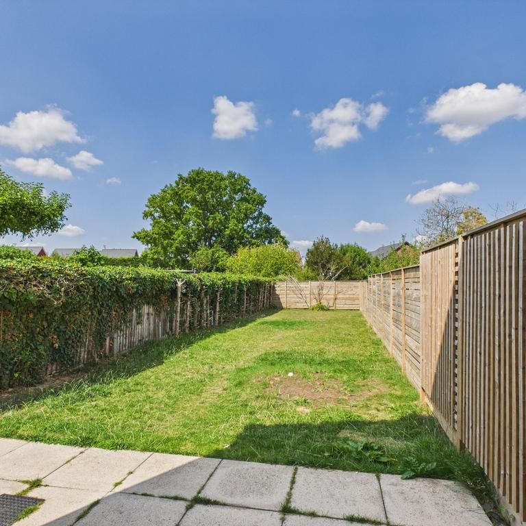 4 bedroom terraced house to rent - Photo 1