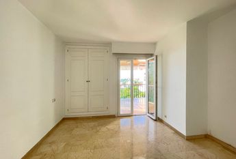 Elegante apartamento con terraza, piscina, vistas al mar, parking, 3 dormitorios. San Agustin, Palma.