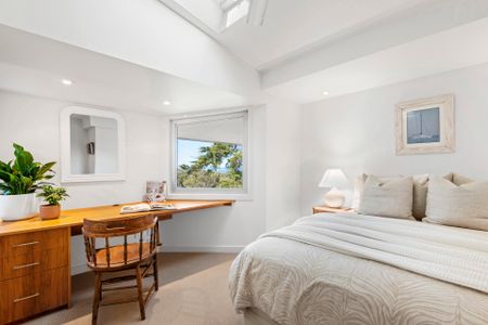 Absolute Beachfront Luxury with Panoramic Bay Views and Beach Access- Furnished or unfurnished options available! - Photo 5