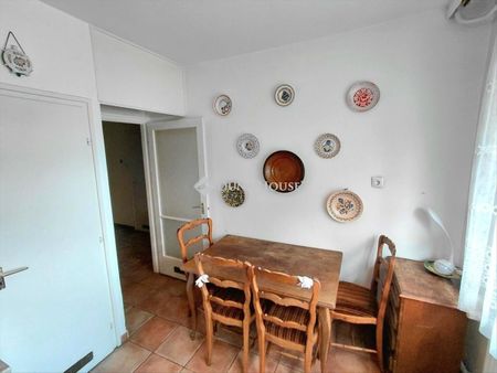Kiadó átlagos állapotú panel lakás - Debrecen - Fotó 2