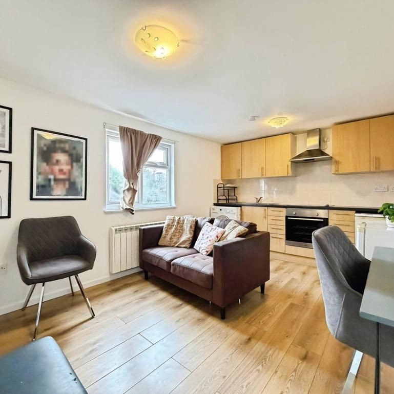2 bedroom flat to rent - Photo 1