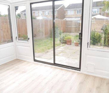 3 bedroom semi-detached house to rent - Photo 2