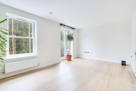 4 bedroom semi-detached house to rent - Photo 3