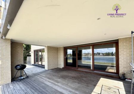 “Boutique Lake View” - Photo 2