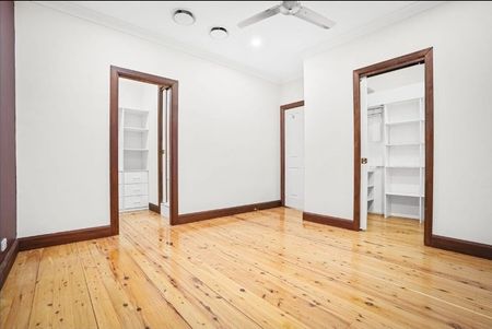 Well designed large family home - Photo 5