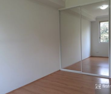 Stylish Apartment in Central Granville Location - Photo 4