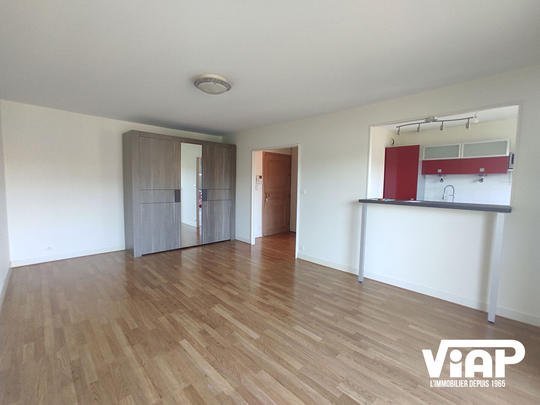 T2 DE 48 m2 AVENUE SAINT SURIN - Photo 1