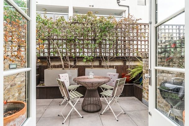 3 bedroom mews to rent - Photo 1