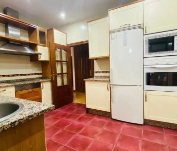 Room in a shared 6-bedroom apartment for rent in Niño Jesús - Photo 1
