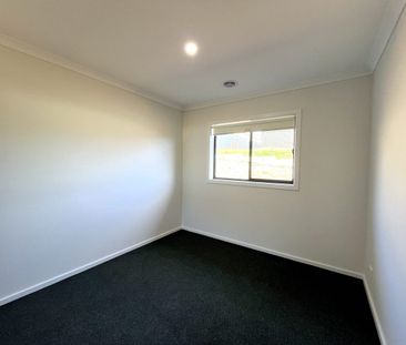 34 Gleneagles Drive, Newborough, Vic 3825 - Photo 2