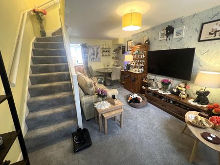 2 bedroom terraced house to rent - Photo 2