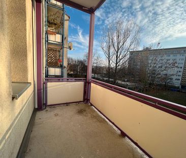 Wir sanieren für Sie - 2 Raum Wohnung mit Balkon und Dusche - Photo 1