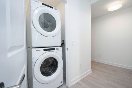 For Lease - 3220 William Coltson Avenue Unit# 813, Oakville, Ontario - Photo 5