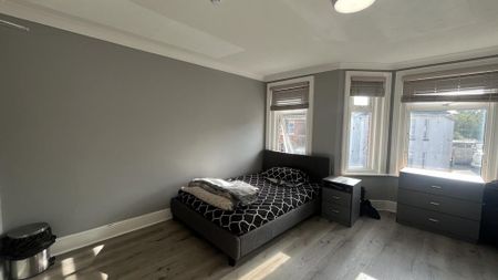 1 bedroom in a house share to rent - Photo 2