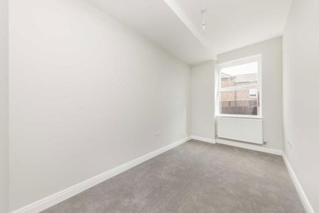 4 bedroom flat to rent - Photo 2