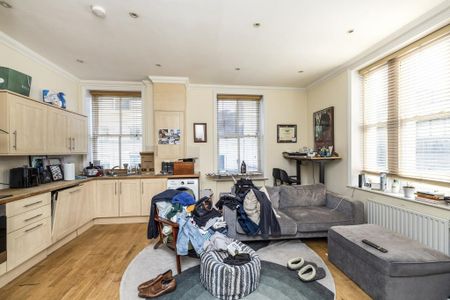 2 bedroom flat to rent - Photo 2