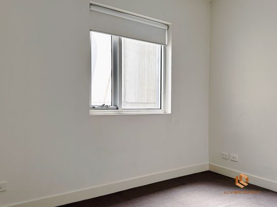 Carlton - Photo 1