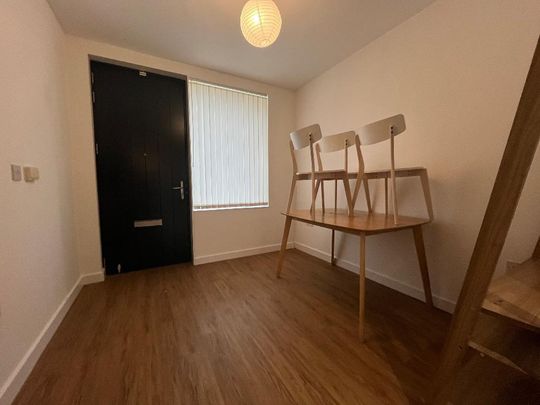 3 bedroom mews to rent - Photo 1