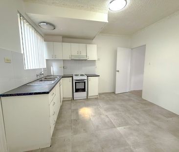 RENOVATED TOWNHOUSE - Photo 3