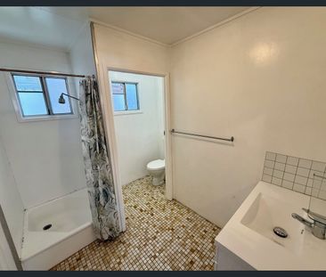 Neat & Tidy Two Bedroom Unit in Prime Burleigh Heads Location - Photo 6