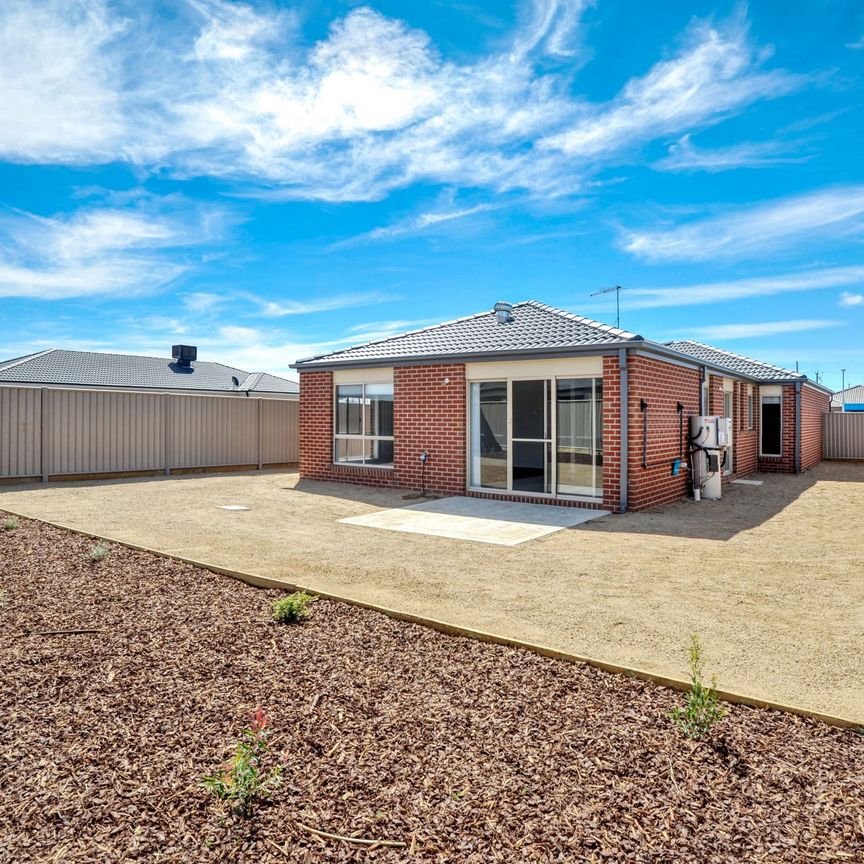 7 Honour Avenue, Winter Valley - Photo 1