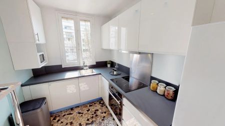 12 Rue Barbès 12, Paris - Photo 2