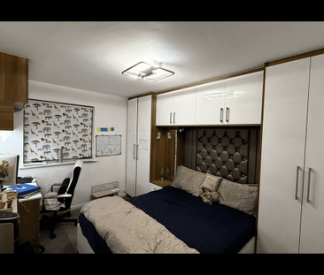 Alexandra Road, Hounslow, TW3 - Photo 6